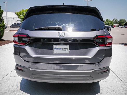 Used 2023 Honda Pilot LX image 10