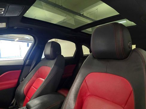 Used 2018 Jaguar F-PACE R-Sport image 24