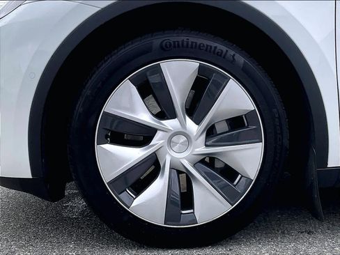 Used 2021 Tesla Model Y Long Range AWD/4WD image 7