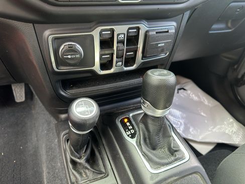 Used 2022 Jeep Wrangler Unlimited Sport AWD/4WD image 26