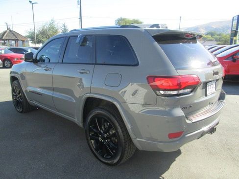 Used 2019 Jeep Grand Cherokee Altitude image 4