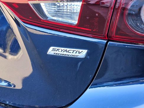 Used 2018 MAZDA MAZDA3 Touring FWD image 9