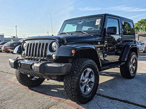 Used 2016 Jeep Wrangler Sahara w/ Dual Top Group AWD/4WD image 3