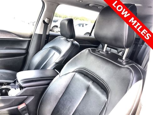 Used 2022 Jeep Grand Cherokee L Limited image 11