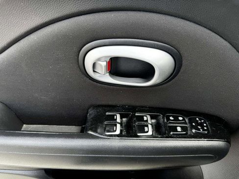 Used 2018 Kia Soul + image 18