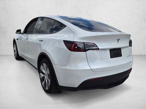 Used 2024 Tesla Model Y Long Range AWD/4WD image 3