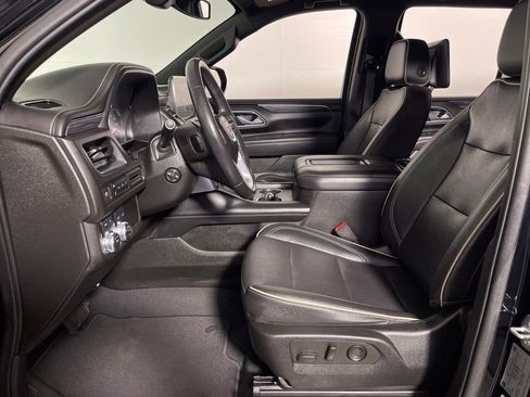 Used 2021 GMC Yukon SLT w/ Rear Media and Nav Package image 12