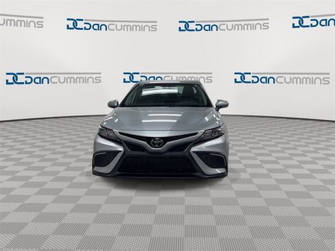 Used 2023 Toyota Camry SE image 3