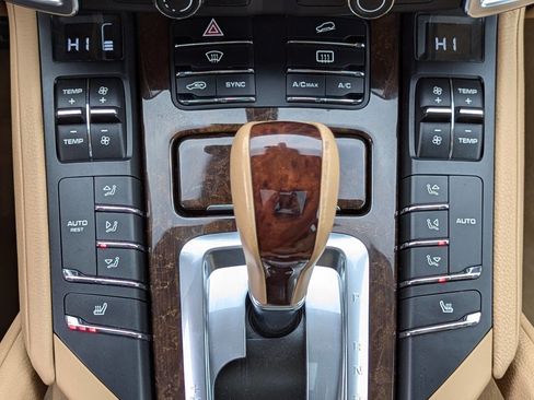 Used 2014 Porsche Cayenne image 23