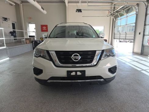 Used 2019 Nissan Pathfinder S FWD image 3