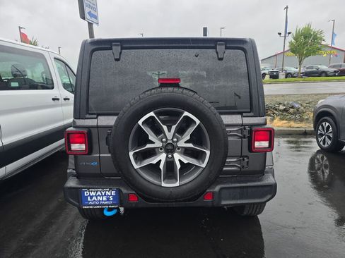 Used 2024 Jeep Wrangler Unlimited image 7