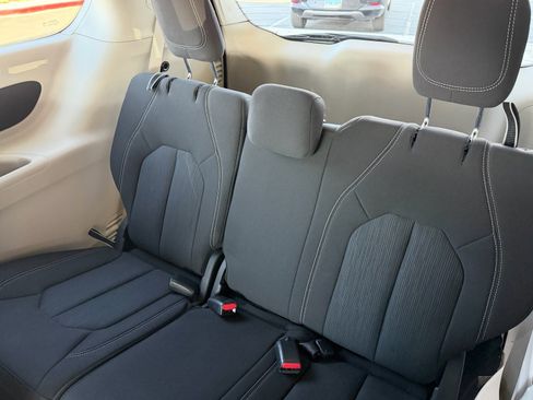 Used 2023 Chrysler Voyager LX image 18