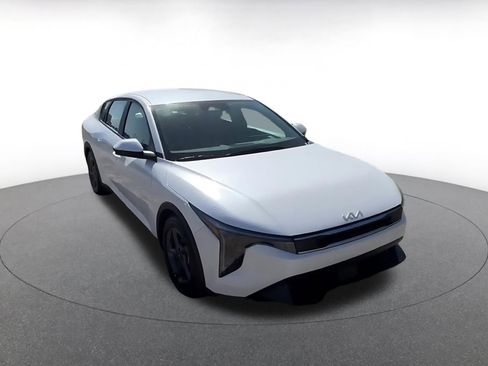 Used 2025 Kia K4 LXS image 3