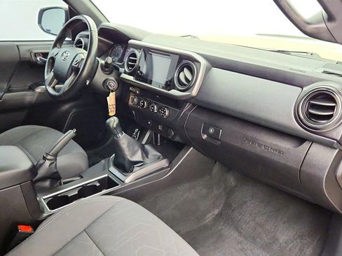 Used 2016 Toyota Tacoma TRD Sport w/ Towing Package image 25