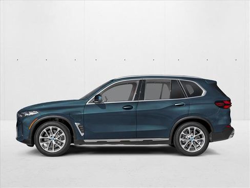 New 2025 BMW X5 xDrive50e image 3