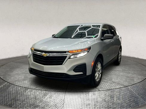 Used 2022 Chevrolet Equinox LS w/ LS Convenience Package image 3