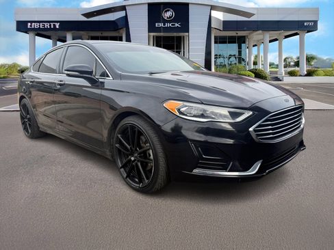 Used 2019 Ford Fusion SEL image 2