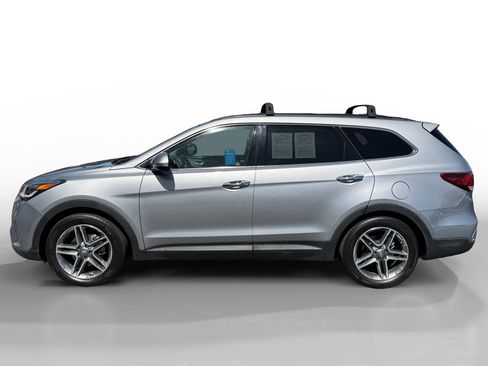 Used 2017 Hyundai Santa Fe FWD image 2