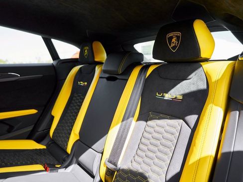 Used 2021 Lamborghini Urus image 44