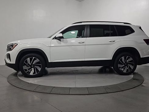 Certified 2024 Volkswagen Atlas SE w/ Panoramic Sunroof Package AWD/4WD image 2
