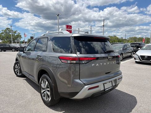 Used 2024 Nissan Pathfinder SL w/ Lighting Package (N92) FWD image 5