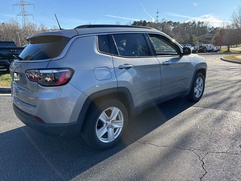 Used 2022 Jeep Compass Latitude image 5