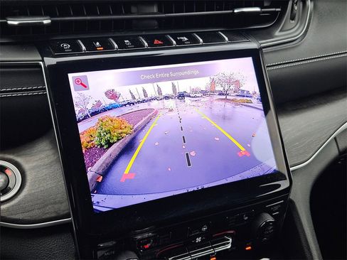 Certified 2025 Jeep Grand Cherokee Limited w/ Trailer Tow Package image 21