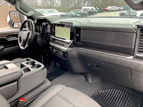 Used 2024 Chevrolet Silverado 2500 LT w/ Convenience Package image 13