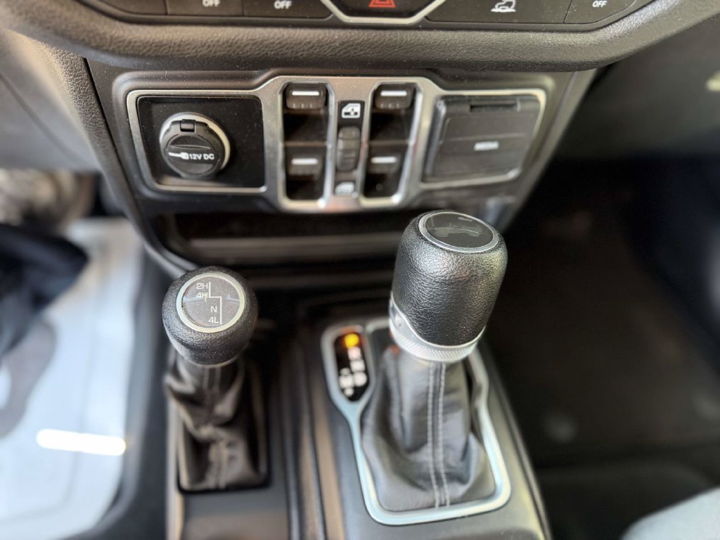 Used 2024 Jeep Wrangler Unlimited Sport AWD/4WD image 24