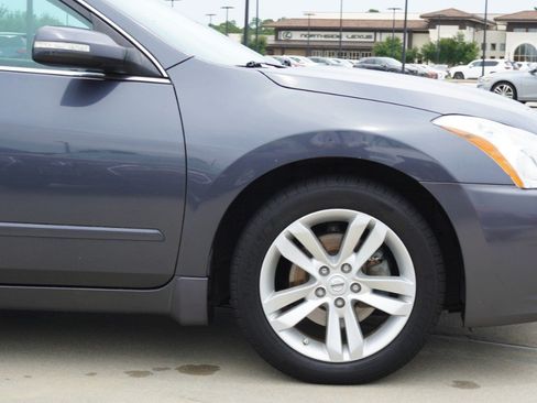 Used 2011 Nissan Altima 3.5 SR w/ 3.5SR Premium Pkg FWD image 9