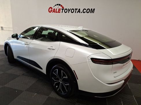 Used 2023 Toyota Crown XLE image 8