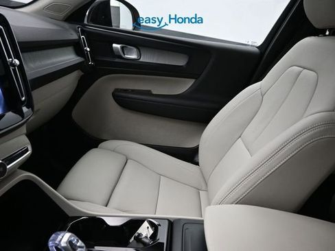 Used 2026 Volvo XC40 B4 Plus image 13