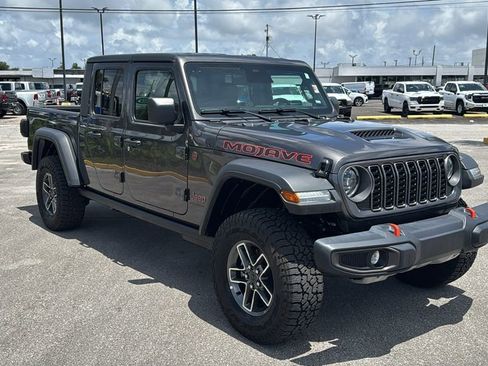 Used 2026 Jeep Gladiator Mojave AWD/4WD image 8