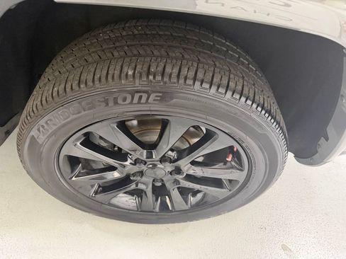 Used 2022 Jeep Grand Cherokee Laredo X AWD/4WD image 9