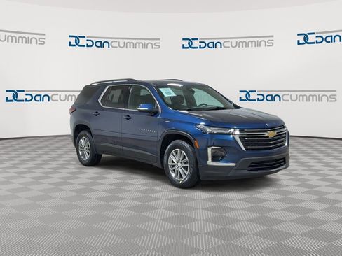 Used 2023 Chevrolet Traverse LT FWD image 3