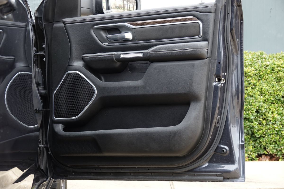Used 2019 RAM 1500 Laramie AWD/4WD image 38