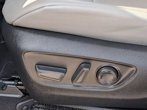 Used 2025 Toyota Sienna XLE w/ XLE Plus Package FWD image 25