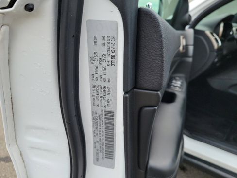 Used 2017 Jeep Grand Cherokee Laredo w/ Quick Order Package 23E image 38