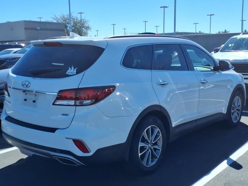 Used 2018 Hyundai Santa Fe SE image 3