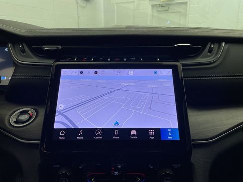 New 2025 Jeep Grand Cherokee Limited image 13