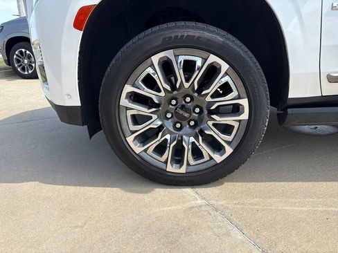 Used 2023 GMC Yukon Denali Ultimate image 31