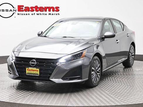Used 2023 Nissan Altima 2.5 SV w/ SV Premium Package AWD/4WD image 1