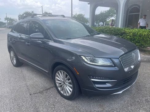 Used 2019 Lincoln MKC Premiere FWD image 2