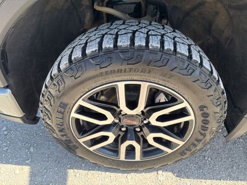 Used 2023 GMC Sierra 1500 AT4 w/ AT4 Premium Package image 17