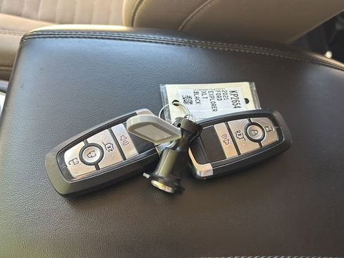 Used 2021 Ford Explorer XLT w/ Class III Trailer Tow Package AWD/4WD image 29