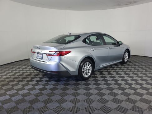 Used 2025 Toyota Camry LE FWD image 4