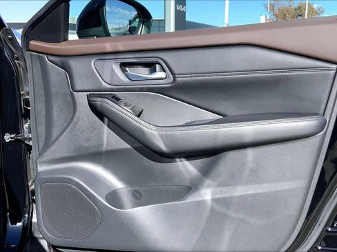 Used 2023 Nissan Rogue SL w/ SL Premium Package image 22