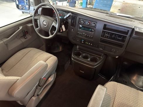 Used 2025 GMC Savana 3500 LT w/ LT Preferred Equipment Group RWD image 16