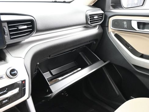 Used 2022 Ford Explorer XLT image 33