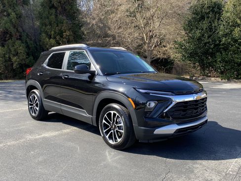 Used 2026 Chevrolet TrailBlazer LT w/ Convenience Package image 2